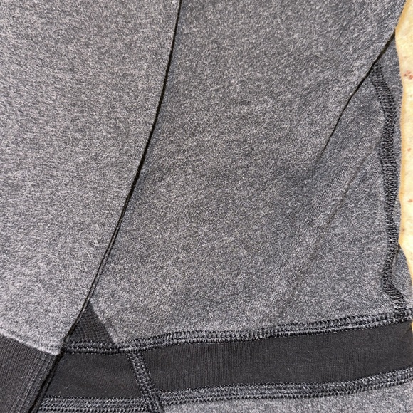 Black and grey lululemon leggings size 6 - Picture 6 of 6